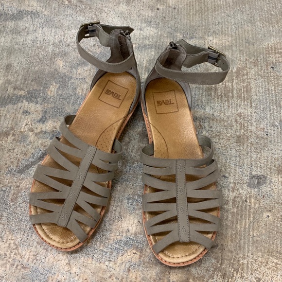 teva encanta sandal